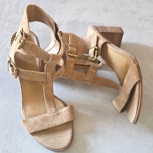 Elegant Tan Strappy Sandals